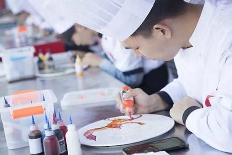 高中没有毕业 没有一点基础 来邯郸新东方烹饪学厨可以吗？