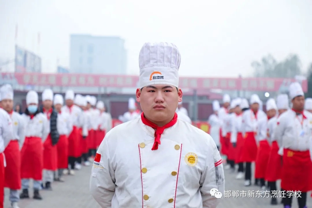 邯郸新东方烹饪学校开学仪式从升国旗开始 梦想由此启航