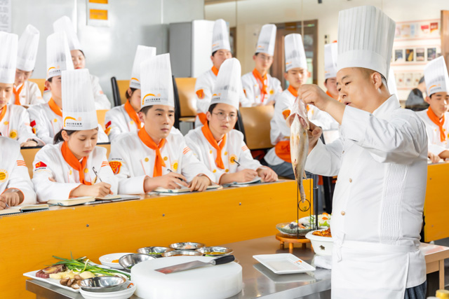 2022年新东方学厨师学费多少