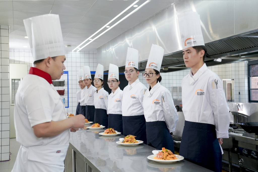 中秋月圆人团圆，转学追梦正当时——邯郸新东方烹饪学校中秋祝福暨转学招生暖心启动